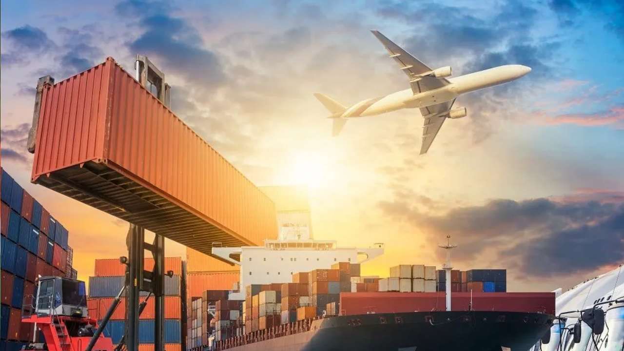 India's Exports: ಒಂದು ವರ್ಷದಲ್ಲಿ 825 ಟ್ರಿಲಿಯನ್ ಡಾಲರ್ ರಫ್ತು; ಭಾರತಕ್ಕೆ ಹೊಸ ದಾಖಲೆ India's Exports: ಒಂದು ವರ್ಷದಲ್ಲಿ 825 ಟ್ರಿಲಿಯನ್ ಡಾಲರ್ ರಫ್ತು; ಭಾರತಕ್ಕೆ ಹೊಸ ದಾಖಲೆ