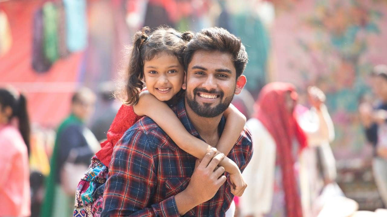 ಅಪ್ಪ ಮಗಳ ಬಾಂಧವ್ಯ ತುಂಬಾನೇ ಆತ್ಮೀಯವಾಗಿರುತ್ತದೆ. ಅಪ್ಪ ಏನಾದರೂ ದುಃಖದಲ್ಲಿದ್ದರೆ ಆತನನ್ನು ತಾಯಿಯಂತೆ ಸಮಧಾನ ಪಡಿಸುವ ಜೀವವೆಂದರೆ ಅದು ಮಗಳು. ತನ್ನ ತಂದೆಗೆ ಸಣ್ಣ ನೋವಾದರೂ ಮಗಳು ಅದನ್ನು ಸಹಿಸುವುದಿಲ್ಲ. ಹೀಗೆ ಮಗಳು ತನ್ನ ತಂದೆಯನ್ನು ನಿಷ್ಕಲ್ಮಶವಾಗಿ ಪ್ರೀತಿಸುವ ಈ ಗುಣ ಪುರುಷರಿಗೆ ಇಷ್ಟವಾಗುತ್ತದೆ.