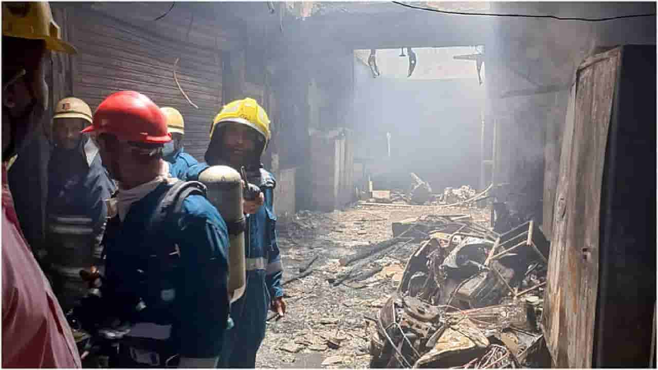 ಚಾರ್​ಮಿನಾರ್​ ಬಳಿ ಅಗ್ನಿ ಅವಘಡ, ರಜೆಗೆ ಬಂದಿದ್ದ ಮಕ್ಕಳು ಸೇರಿ  17ಮಂದಿ ಸಜೀವ ದಹನ, ಮೋದಿ ಸಂತಾಪ