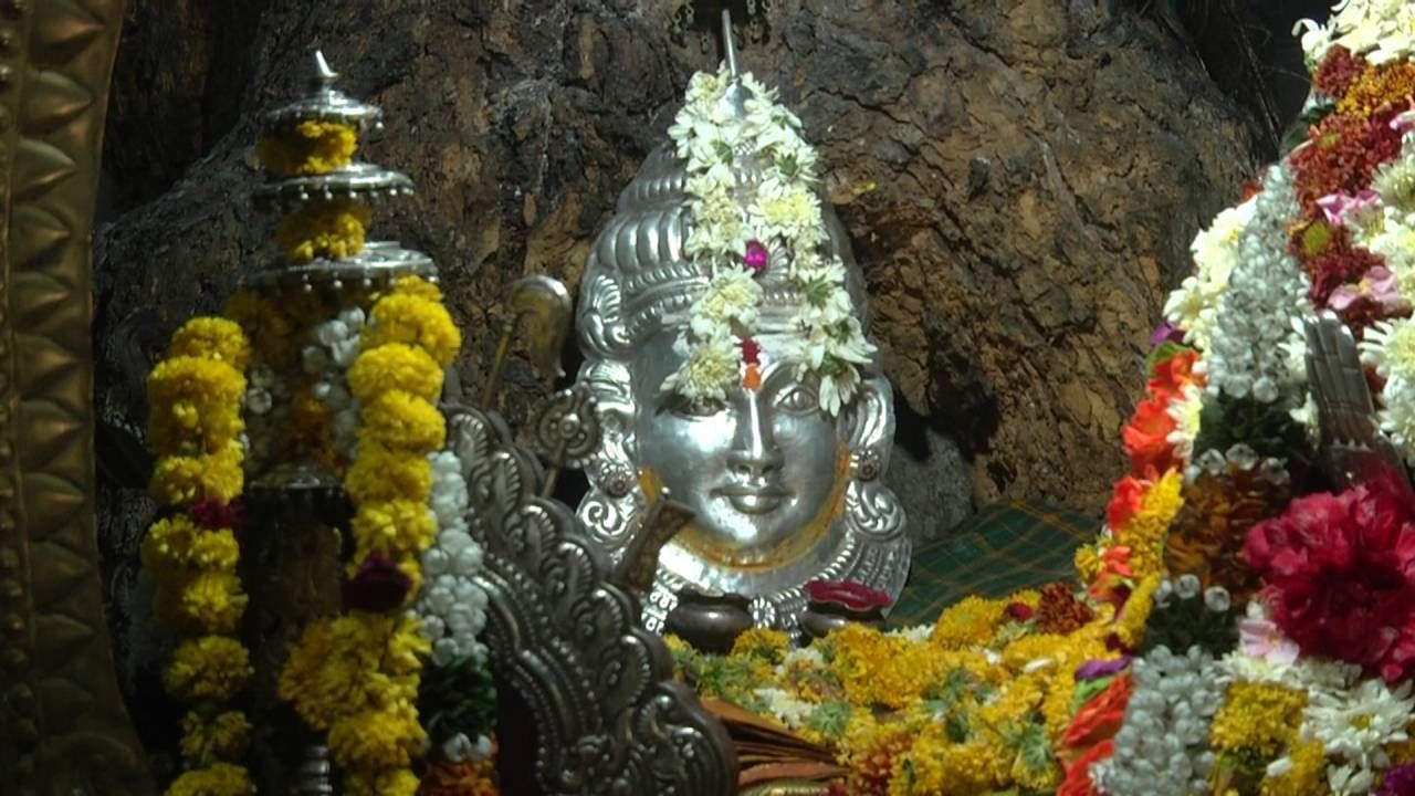 ಆಧುನಿಕ ಕಾಲದ ಭರಾಟೆಗೆ ಸಿಲುಕಿ ಅನೇಕರು ಹಳೇ ಸಂಪ್ರದಾಯಕ್ಕೆ ತಿಲಾಂಜಲಿ ಇಟ್ಟಿದ್ದಾರೆ. ಆದರೆ, ಈ ಗ್ರಾಮ ದೇವತೆಯಾದ ಸತ್ಯಮ್ಮ ದೇವಿಯ ಪವಾಡ ಇನ್ನೂ ನಡೆಯುತ್ತಿದೆ. ಹೀಗಾಗಿ ಈ ಗ್ರಾಮದಲ್ಲಿ ಮಹಡಿ ಮನೆ ನಿರ್ಮಾಣ ಮಾಡುವುದಿಲ್ಲ. ಬೇವಿನ ಮರವನ್ನು ದೇವರು ಎಂದು ಆರಾಧನೆ ಮಾಡಲಾಗುತ್ತಿದೆ.