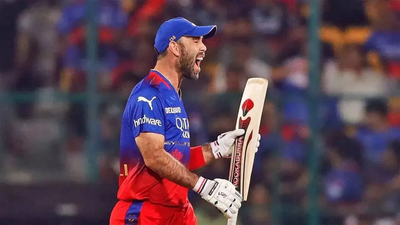 IPL 2024 ರಲ್ಲಿ ರಾಯಲ್ ಚಾಲೆಂಜರ್ಸ್ ಬೆಂಗಳೂರು ಪರ ಆಡಿದ್ದ ಗ್ಲೆನ್ ಮ್ಯಾಕ್ಸ್ವೆಲ್ 10 ಪಂದ್ಯಗಳಲ್ಲಿ ಕಣಕ್ಕಿಳಿದಿದ್ದರು. ಈ ವೇಳೆ ಕಲೆಹಾಕಿರುವುದು ಕೇವಲ 52 ರನ್ಗಳು ಮಾತ್ರ. ಅಂದರೆ 5.78 ಸರಾಸರಿಯಲ್ಲಿ ರನ್ಗಳಿಸಿ ಅತ್ಯಂತ ಹೀನಾಯ ಪ್ರದರ್ಶನ ನೀಡಿದ್ದರು. ಹೀಗಾಗಿ ಈ ಬಾರಿಯ ಮೆಗಾ ಹರಾಜಿಗೂ ಮುನ್ನ ಮ್ಯಾಕ್ಸ್ವೆಲ್ ಅವರನ್ನು ಆರ್ಸಿಬಿ ರಿಲೀಸ್ ಮಾಡಿತ್ತು.
