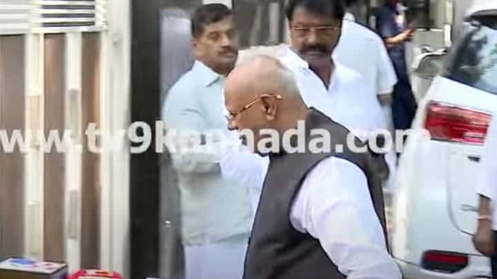 ದಿಢೀರನೆ ಡಿಸಿಎಂ ಡಿಕೆ ಶಿವಕುಮಾರ್ ನಿವಾಸಕ್ಕೆ ಆಗಮಿಸಿದ ಬಿಜೆಪಿ ನಾಯಕ ಜಿಎಂ ಸಿದ್ದೇಶ್ವರ ದಿಢೀರನೆ ಡಿಸಿಎಂ ಡಿಕೆ ಶಿವಕುಮಾರ್ ನಿವಾಸಕ್ಕೆ ಆಗಮಿಸಿದ ಬಿಜೆಪಿ ನಾಯಕ ಜಿಎಂ ಸಿದ್ದೇಶ್ವರ