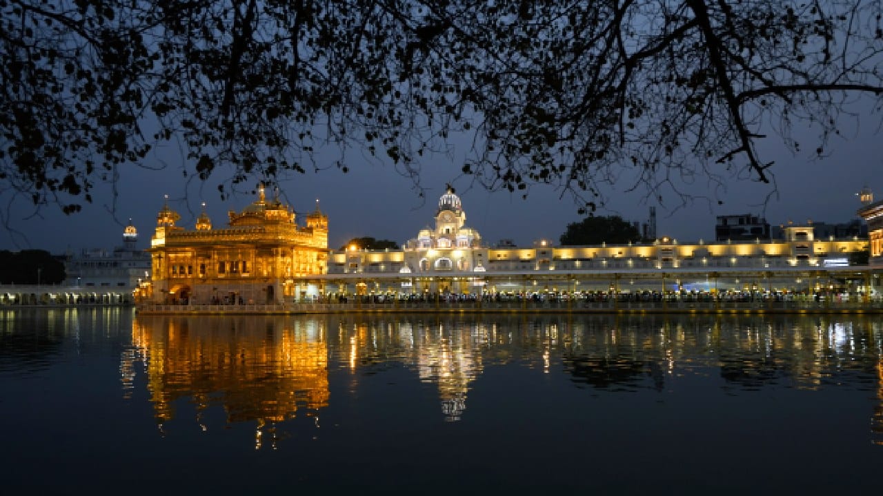 ಆಪರೇಷನ್ ಸಿಂಧೂರ್ ವೇಳೆ ಗೋಲ್ಡನ್ ಟೆಂಪಲ್ನಲ್ಲಿ ಬಂದೂಕು ಇಟ್ಟಿರಲಿಲ್ಲ; ಭಾರತೀಯ ಸೇನೆ ಸ್ಪಷ್ಟನೆ ಆಪರೇಷನ್ ಸಿಂಧೂರ್ ವೇಳೆ ಗೋಲ್ಡನ್ ಟೆಂಪಲ್ನಲ್ಲಿ ಬಂದೂಕು ಇಟ್ಟಿರಲಿಲ್ಲ; ಭಾರತೀಯ ಸೇನೆ ಸ್ಪಷ್ಟನೆ