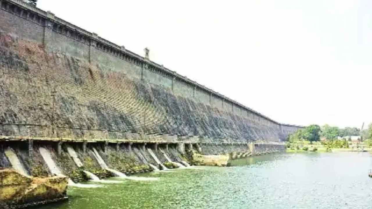 ಯೋಜನೆ ಮರುಜೀವ ಸಿಗುತ್ತಿದ್ದಂತೆಯೇ ತುಮಕೂರು ಭಾಗದಲ್ಲಿ ವಿರೋಧ ವ್ಯಕ್ತವಾಯಿತು. ಒಂದೆಡೆ ಶ್ರೀರಂಗ ಯೋಜನೆ ಪೂರ್ಣವಾಗುವ ಹಂತದಲ್ಲಿದ್ದರೆ ಮತ್ತೊಂದೆಡೆ ತುಮಕೂರು ಜಿಲ್ಲೆಯ ಗುಬ್ಬಿ ತಾಲೂಕಿನ ಕಡಪ ಬಳಿಯ ಡಿ ರಾಂಪುರ ಸಮೀಪ ಲಿಂಕ್ ಕೆನಾಲ್ ಕಾಮಗಾರಿ ಶುರುವಾಯ್ತು. ಇದರಿಂದಾಗಿ ನಮಗೆ ಹಂಚಿಕೆಯಾಗಿರುವ ನೀರೇ ಪೂರ್ಣ ಪ್ರಮಾಣದಲ್ಲಿ ತಲುಪುತ್ತಿಲ್ಲ. ಹೀಗಿರುವಾಗ ಎಕ್ಸ್ ಪ್ರೆಸ್​ ಕೆನಾಲ್ ಯೋಜನೆ ಮೂಲಕ ನಮ್ಮ ಪಾಲಿನ ನೀರನ್ನು ಮಾಗಡಿಗೆ ತೆಗೆದುಕೊಂಡು ಹೋಗುತ್ತಿದ್ದಾರೆ. ಇದರಿಂದ ನಮಗೆ ಅನ್ಯಾಯವಾಗುತ್ತದೆ ಎಂಬ ಕೂಗು ಎದ್ದಿದೆ.

