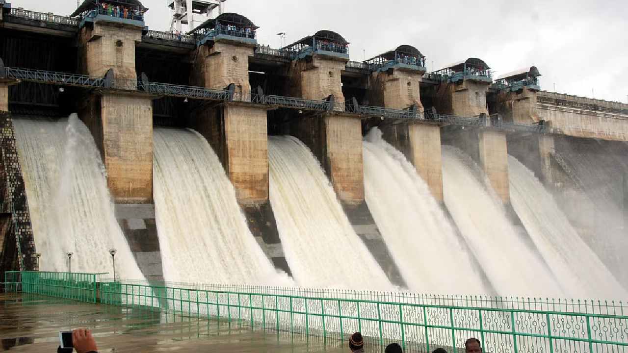 ತುಮಕೂರಿಗೆ 25.31 ಟಿಎಂಸಿ ನೀರು ಹಂಚಿಕೆ ಮಾಡಲು ನಿಗದಿಯಾಗಿತ್ತು. ಆದರೇ ಸರಿಯಾದ ಪ್ರಮಾಣದಲ್ಲಿ ನೀರು ಹಂಚಿಕೆಯಾಗಿಲ್ಲ. ಜೊತೆಗೆ ಜಿಲ್ಲೆಯ ಟೇಲ್ ಎಂಡ್ ನಲ್ಲಿರುವ ಕುಣಿಗಲ್ ಗೆ ನೀರು ಇಲ್ಲದಂತಾಗಿತ್ತು. ಕುಣಿಗಲ್ ಗೆ ಅಗತ್ಯವಾದದ್ದು 3 ಟಿಎಂಸಿ ನೀರು. ಹೀಗಾಗಿ ಕುಣಿಗಲ್ ಗೆ ಅಗತ್ಯ ನೀರು ಸಂಪರ್ಕ ಕಲ್ಪಿಸಲು ಈ ಎಕ್ಸ್ ಪ್ರೆಸ್ ಲಿಂಕಿಂಗ್ ಕೊನಾಲ್ ಯೋಜನೆ ತರಲಾಯ್ತು.