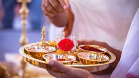 ಪೂಜೆ ಸಮಯದಲ್ಲಿ ಈ ಬಣ್ಣದ ಬಟ್ಟೆ ಧರಿಸಲೇಬೇಡಿ!