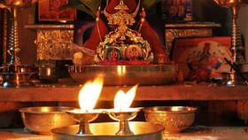 ಮನೆಯಲ್ಲಿ ದೇವರಿಗೆ ದೀಪ ಹಚ್ಚುವಾಗ ಎಷ್ಟು ಬತ್ತಿ ಬಳಸುವುದು ಶುಭ?