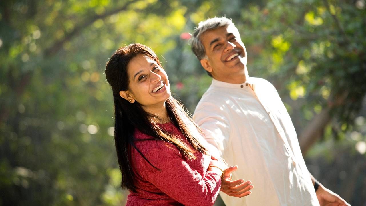 ಪ್ರಾಮಾಣಿಕತೆ, ವಿಶ್ವಾಸ: ಗಂಡನು ಯಾವಾಗಲೂ ತನ್ನ ಹೆಂಡತಿಗೆ ಪ್ರಾಮಾಣಿಕ ಮತ್ತು ನಿಷ್ಠನಾಗಿರಬೇಕು. ಪ್ರಾಮಾಣಿಕತೆ ಮತ್ತು ನಂಬಿಕೆ ಸಂಬಂಧಗಳನ್ನು ಬಲಪಡಿಸುತ್ತದೆ. ಆದ್ದರಿಂದ ಯಾವುದೇ ವಿಷಯದಲ್ಲಿ ಸುಳ್ಳು ಹೇಳದೆ ಹೆಂಡತಿಯೊಂದಿಗೆ ಪ್ರಾಮಾಣಿಕತೆಯಿಂದ ಇದ್ದರೆ ಸಂಬಂಧ ಸುಖಕರವಾಗಿರುತ್ತದೆ ಎನ್ನುತ್ತಾರೆ ಚಾಣಕ್ಯ.