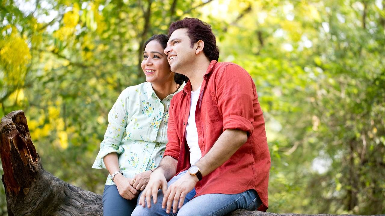 ನಿಮ್ಮ ಸಂಗಾತಿಯ ಆಶಯಗಳಿಗೆ ಪ್ರಾಮುಖ್ಯತೆ ನೀಡಿ: ಗಂಡ ಹೆಂಡತಿ ಯಾವಾಗಲೂ ಪರಸ್ಪರ ಆಶಯ, ಅಭಿಲಾಶೆಗಳನ್ನು ಗೌರವಿಸಬೇಕು. ಜೊತೆಗೆ ನೀವು ಯಾವುದೇ ಕೆಲಸ ಮಾಡಲು ಹೋದರೆ ಖಂಡಿತವಾಗಿಯೂ ನಿಮ್ಮ ಸಂಗಾತಿಯ ಒಪ್ಪಿಗೆ ಪಡೆಯಿರಿ. ಗಂಡ ಹೆಂಡತಿಯ ನಡುವಿನ ಸಂಬಂಧದಲ್ಲಿ ತಾಳ್ಮೆ ಇರುವುದು ಬಹಳ ಮುಖ್ಯ. ಇದು ಸಂಬಂಧವನ್ನು ಮತ್ತಷ್ಟು ಬಲ ಪಡಿಸುತ್ತದೆ.