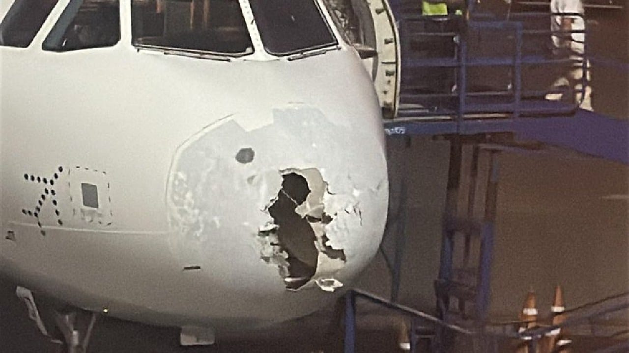 ಆಲಿಕಲ್ಲು ಮಳೆಯಿಂದ ಇಂಡಿಗೋ ವಿಮಾನದ ಮುಂಭಾಗಕ್ಕೆ ಹಾನಿ; ಪ್ರಯಾಣಿಕರ ಕಿರುಚಾಟದ ಮಧ್ಯೆ ತುರ್ತು ಭೂಸ್ಪರ್ಶ