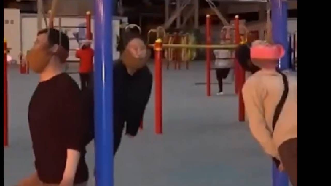 Video: ಈ ರೀತಿ ಕುತ್ತಿಗೆ ತೂಗು ಹಾಕುವ ವಿಧಾನದಿಂದ ಈ ಗಂಭೀರ ಕಾಯಿಲೆ ಗುಣಪಡಿಸಬಹುದಂತೆ Video: ಈ ರೀತಿ ಕುತ್ತಿಗೆ ತೂಗು ಹಾಕುವ ವಿಧಾನದಿಂದ ಈ ಗಂಭೀರ ಕಾಯಿಲೆ ಗುಣಪಡಿಸಬಹುದಂತೆ