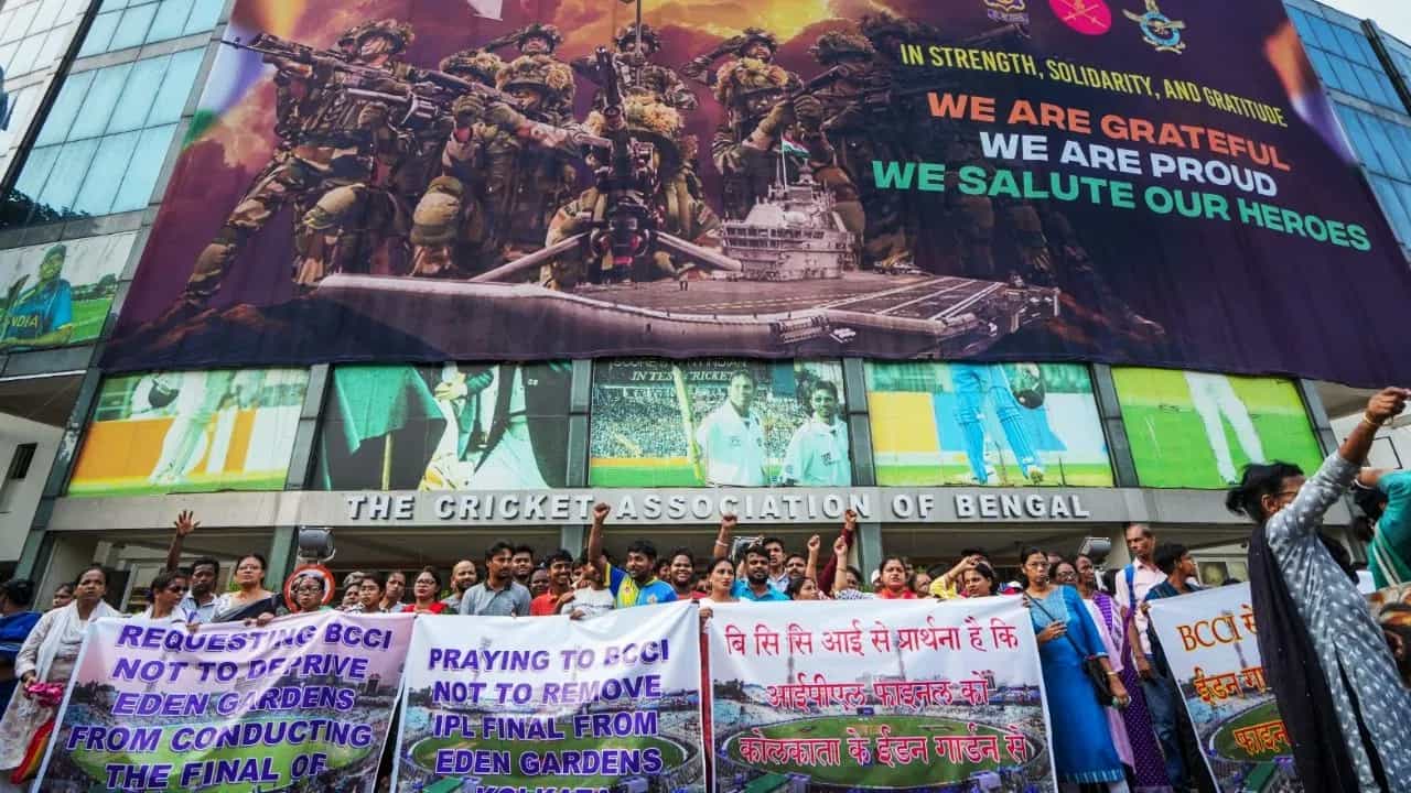 IPL 2025 Final: ಐಪಿಎಲ್ ಪುನರಾರಂಭಕ್ಕೂ ಮುನ್ನ ಅಭಿಮಾನಿಗಳ ಪ್ರತಿಭಟನೆ