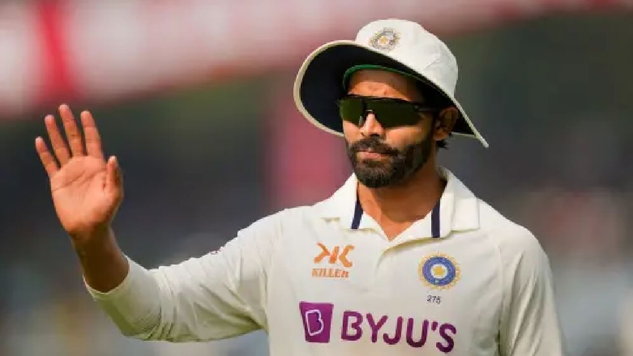 ಒಟ್ಟಿನಲ್ಲಿ ಮೂವರು ಹಿರಿಯ ಆಟಗಾರರ ವಿದಾಯದೊಂದಿಗೆ 36 ವರ್ಷದ ರವೀಂದ್ರ ಜಡೇಜಾ ಅವರ ಮೇಲೂ ನಿವೃತ್ತಿಯ ತೂಗುಗತ್ತಿ ಇರುವುದು ಖಚಿತವಾಗಿದೆ. ಹೀಗಾಗಿ ಜಡ್ಡು ಕಡೆಯಿಂದಲೂ ವಿದಾಯದ ಪೋಸ್ಟ್ ಅನ್ನು ನಿರೀಕ್ಷಿಸಬಹುದು. ಆದರೆ ಅದು ಇಂಗ್ಲೆಂಡ್ ವಿರುದ್ಧದ ಸರಣಿಗೂ ಮುನ್ನವಾ? ಅಥವಾ ಬಳಿಕವಾ ಎಂಬುದು ಶೀಘ್ರದಲ್ಲೇ ಗೊತ್ತಾಗಲಿದೆ.