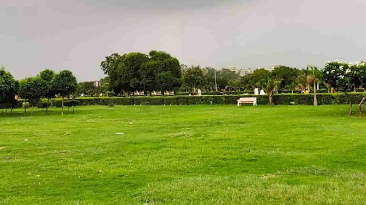 ದೆಹಲಿಯ ಜಪಾನೀಸ್ ಪಾರ್ಕ್ನಲ್ಲಿ ನೇಣು ಬಿಗಿದುಕೊಂಡು ಯುವತಿ ಆತ್ಮಹತ್ಯೆ