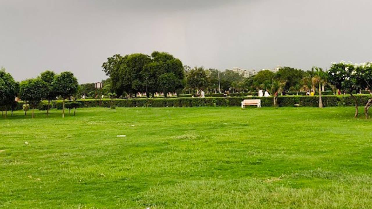 ದೆಹಲಿಯ ಜಪಾನೀಸ್ ಪಾರ್ಕ್ನಲ್ಲಿ ನೇಣು ಬಿಗಿದುಕೊಂಡು ಯುವತಿ ಆತ್ಮಹತ್ಯೆ ದೆಹಲಿಯ ಜಪಾನೀಸ್ ಪಾರ್ಕ್ನಲ್ಲಿ ನೇಣು ಬಿಗಿದುಕೊಂಡು ಯುವತಿ ಆತ್ಮಹತ್ಯೆ