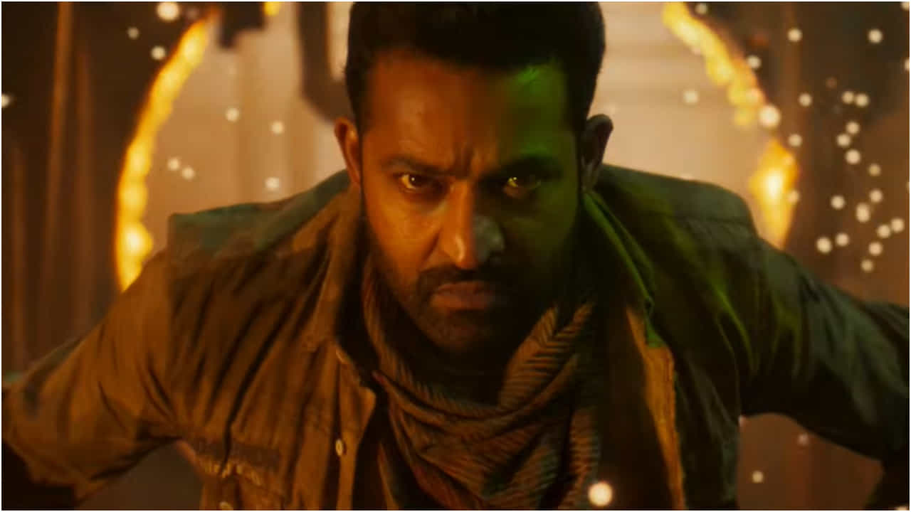 ಹೃತಿಕ್ ರೋಷನ್ ಎದುರು ಮಂಕಾದ ಜೂ. ಎನ್ಟಿಆರ್; ‘ವಾರ್ 2’ ಟೀಸರ್ ನೋಡಿ ಫ್ಯಾನ್ಸ್ಗೆ ಬೇಸರ ಹೃತಿಕ್ ರೋಷನ್ ಎದುರು ಮಂಕಾದ ಜೂ. ಎನ್ಟಿಆರ್; ‘ವಾರ್ 2’ ಟೀಸರ್ ನೋಡಿ ಫ್ಯಾನ್ಸ್ಗೆ ಬೇಸರ