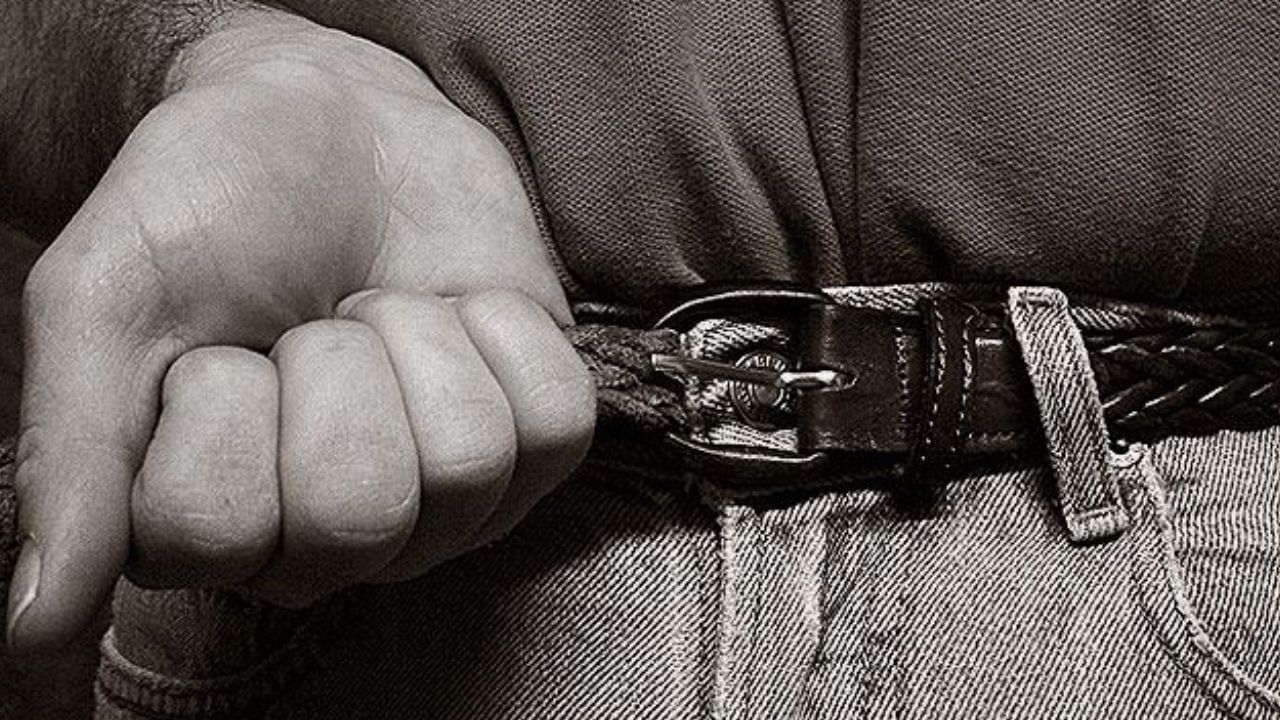 ಪುರುಷರು ಬಿಗಿಯಾದ ಬೆಲ್ಟ್ ಧರಿಸುವುದರಿಂದ ಬಂಜೆತನ ಕಾಡುವುದು ಖಂಡಿತ: ತಜ್ಞರು ಹೇಳೋದೇನು? ಪುರುಷರು ಬಿಗಿಯಾದ ಬೆಲ್ಟ್ ಧರಿಸುವುದರಿಂದ ಬಂಜೆತನ ಕಾಡುವುದು ಖಂಡಿತ: ತಜ್ಞರು ಹೇಳೋದೇನು?