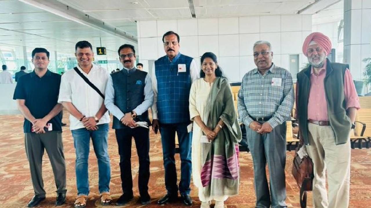 ಮಾಸ್ಕೋ: ಭಾರತದ ಸಂಸದರ ನಿಯೋಗ ಏರ್ಪೋರ್ಟ್ನಲ್ಲಿ ಇಳಿಯುವ ವೇಳೆ ಡ್ರೋನ್ ದಾಳಿ ಮಾಸ್ಕೋ: ಭಾರತದ ಸಂಸದರ ನಿಯೋಗ ಏರ್ಪೋರ್ಟ್ನಲ್ಲಿ ಇಳಿಯುವ ವೇಳೆ ಡ್ರೋನ್ ದಾಳಿ