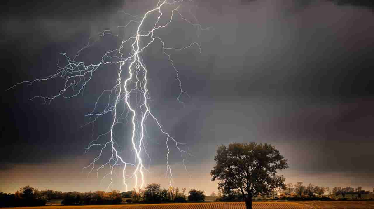 Karnataka Rains: ಕರ್ನಾಟಕದಲ್ಲಿ ಆಲಿಕಲ್ಲು ಮಳೆಯ ಆರ್ಭಟ: ಸಿಡಿಲು ಬಡಿದು 6 ಜನ ಸಾವು..!