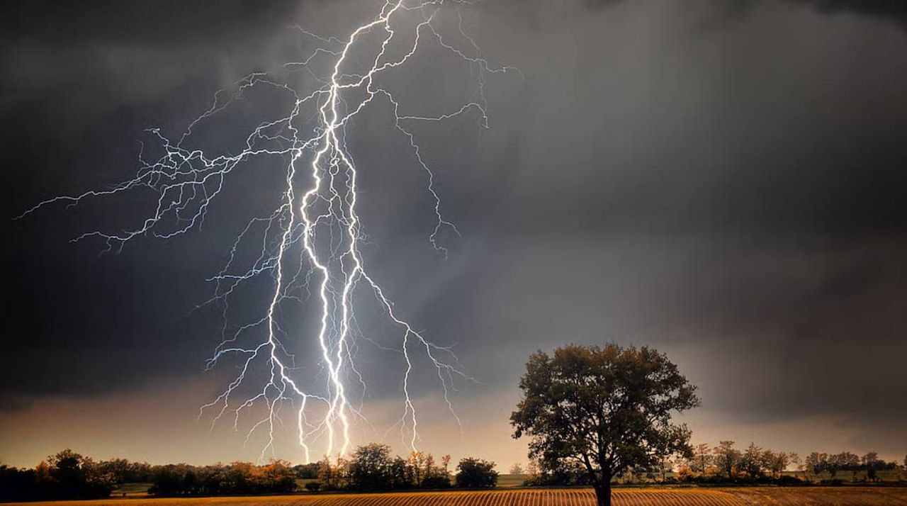 Karnataka Rains: ಕರ್ನಾಟಕದಲ್ಲಿ ಆಲಿಕಲ್ಲು ಮಳೆಯ ಆರ್ಭಟ: ಸಿಡಿಲು ಬಡಿದು 6 ಜನ ಸಾವು..!