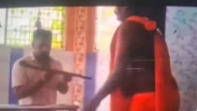 ದೇವಸ್ಥಾನದಲ್ಲಿ ಮಚ್ಚಿಗೆ ಪೂಜೆ ಮಾಡಿಸಿದ ವ್ಯಕ್ತಿ, ವಿಡಿಯೋ ವೈರಲ್ ದೇವಸ್ಥಾನದಲ್ಲಿ ಮಚ್ಚಿಗೆ ಪೂಜೆ ಮಾಡಿಸಿದ ವ್ಯಕ್ತಿ, ವಿಡಿಯೋ ವೈರಲ್