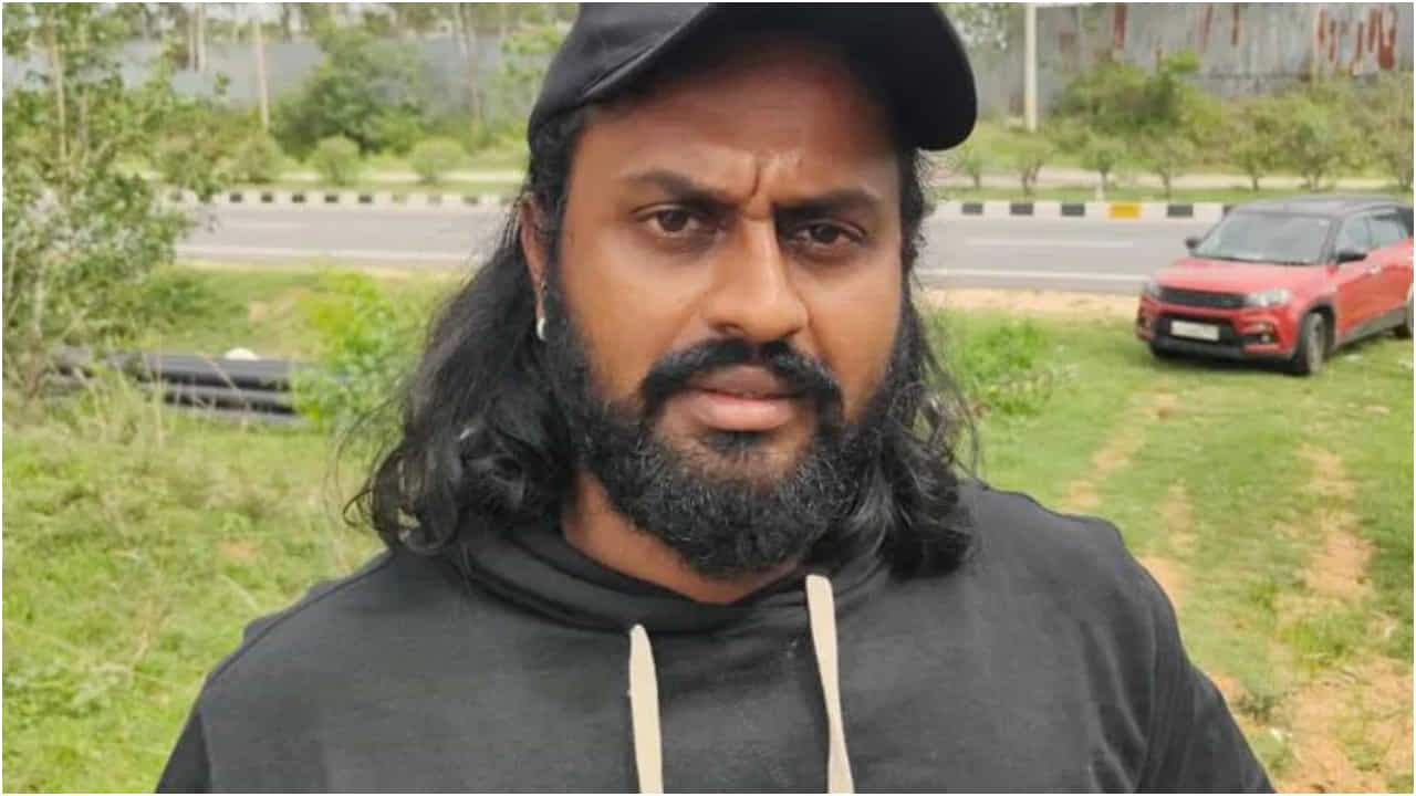 ಅತ್ಯಾಚಾರದ ಆರೋಪದಲ್ಲಿ ನಟ ಮಡೆನೂರು ಮನು 2 ದಿನ ಪೊಲೀಸ್ ಕಸ್ಟಡಿಗೆ ಅತ್ಯಾಚಾರದ ಆರೋಪದಲ್ಲಿ ನಟ ಮಡೆನೂರು ಮನು 2 ದಿನ ಪೊಲೀಸ್ ಕಸ್ಟಡಿಗೆ