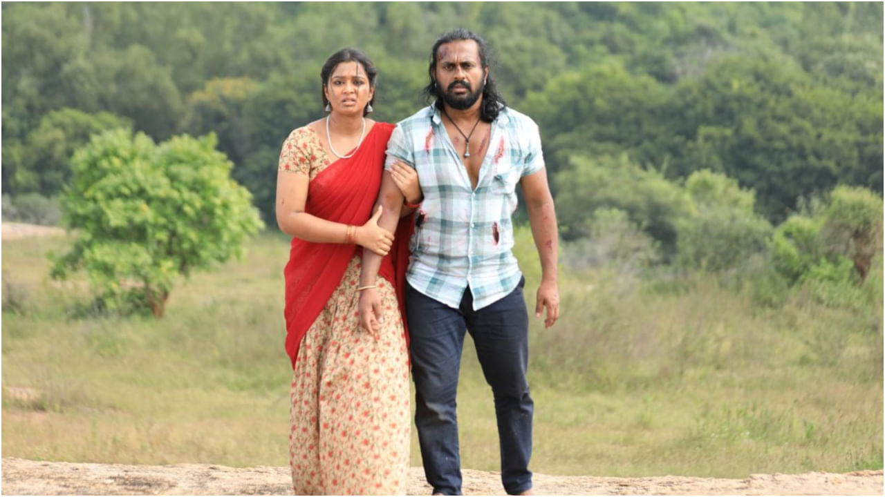 ಶೀರ್ಷಿಕೆಯಿಂದಲೇ ‘ಕುಲದಲ್ಲಿ ಕೀಳ್ಯಾವುದೋ’ ಸಿನಿಮಾ ಕುತೂಹಲ ಸೃಷ್ಟಿ ಮಾಡಿದೆ. ಈ ಸಿನಿಮಾ ಮೇ 23ರಂದು ರಿಲೀಸ್ ಆಗಲಿದೆ. ‘ಕಾಮಿಡಿ ಕಿಲಾಡಿಗಳು’ ಖ್ಯಾತಿಯ ನಟ ಮಡೆನೂರು ಮನು ಅವರು ಈ ಸಿನಿಮಾದಲ್ಲಿ ಹೀರೋ ಆಗಿದ್ದಾರೆ.