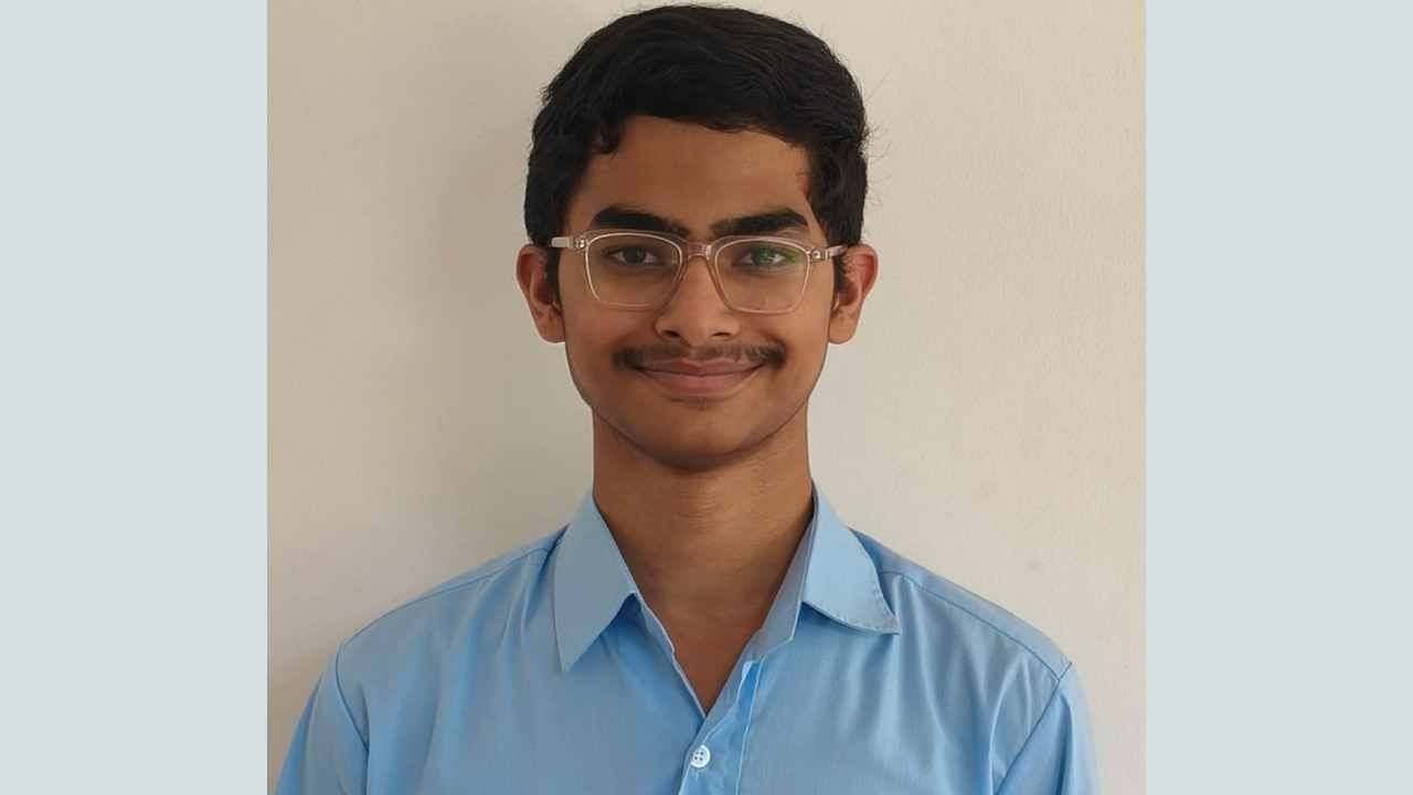 ಎಸ್​ಎಸ್​ಎಲ್​ಸಿ ಪರೀಕ್ಷೆಯಲ್ಲಿ ನಾಲ್ಕನೇ ಸ್ಥಾನ ಗಳಿಸಿದ್ದ ವಿದ್ಯಾರ್ಥಿ ಮರು ಮೌಲ್ಯಮಾಪನದಲ್ಲಿ ರಾಜ್ಯಕ್ಕೆ ಪ್ರಥಮ