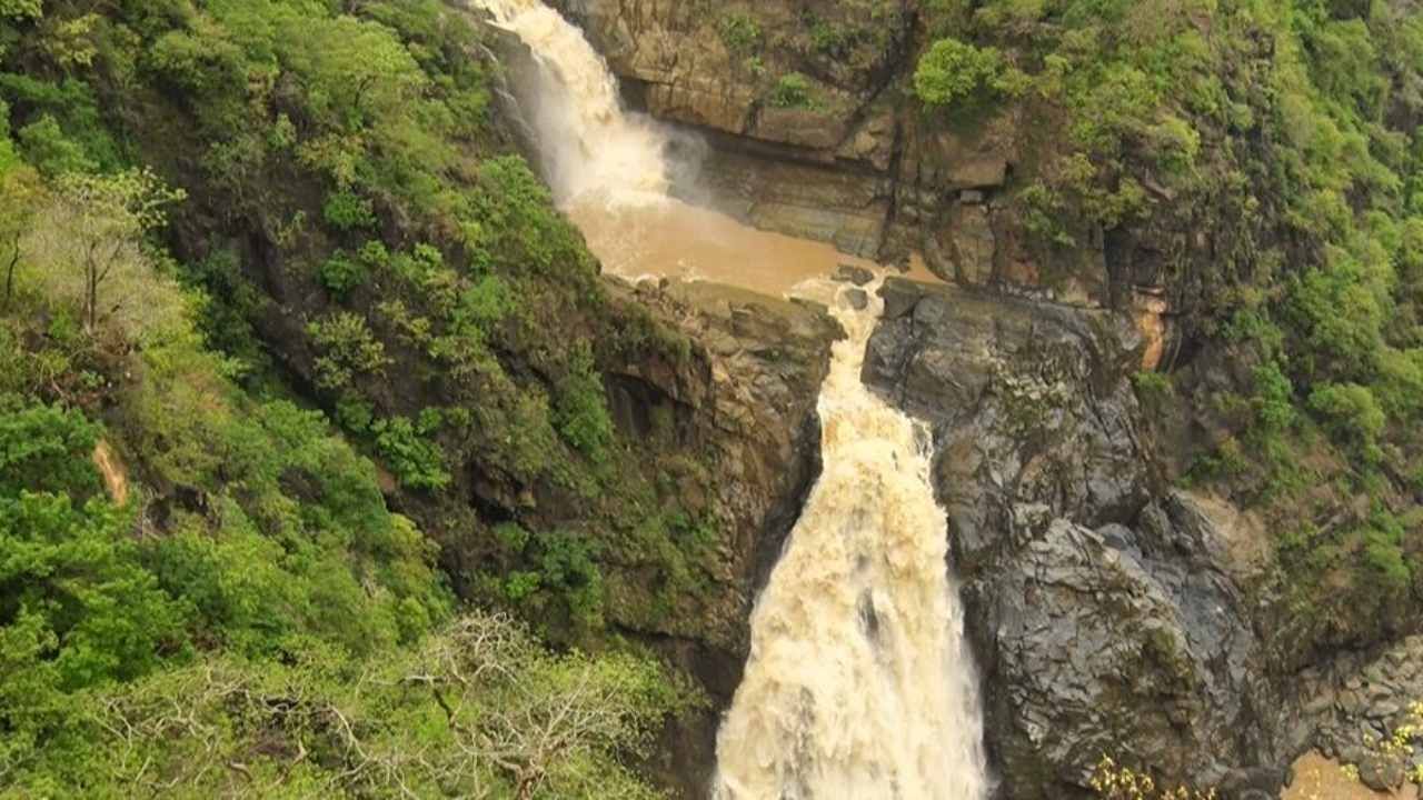 ಒಟ್ಟಾರೆಯಾಗಿ ಅವಧಿ ಪೂರ್ವ ಅಬ್ಬರದಿಂದ ಸುರಿಯುತ್ತಿರುವ ಮಳೆಯಿಂದ ಉತ್ತರ ಕನ್ನಡ ಜಿಲ್ಲೆಯ ಪ್ರಕೃತಿಯ ಸೌಂದರ್ಯಕ್ಕೆ ಜೀವ ಕಳೆ ಬಂದಿದೆ. ಆಮೆ ಗತಿಯಲ್ಲಿ ನಡೆಯುತ್ತಿರುವ ಕಾಮಗಾರಿಗಳು ಬೇಗ ಮುಗಿದರೆ ಜಿಲ್ಲೆಯ ಪ್ರವಾಸೋದ್ಯಮಕ್ಕೆ ಇನ್ನಷ್ಟು ಇಂಬು ಸಿಗಲಿದೆ.