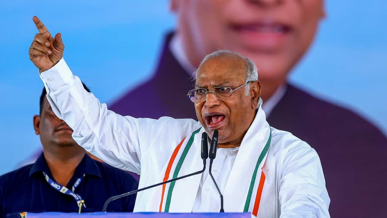 ದೇಶದ ಐಕ್ಯತೆಗಾಗಿ ಮೋದಿ ಸರ್ಕಾರ ಏನೇ ಕ್ರಮ ಕೈಗೊಂಡ್ರೂ ಬೆಂಬಲ: ಮಲ್ಲಿಕಾರ್ಜುನ ಖರ್ಗೆ