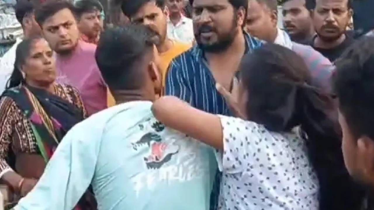 Video: ಗರ್ಲ್​ಫ್ರೆಂಡ್​ ಜತೆ ಸ್ಕೂಟಿಯಲ್ಲಿ ಸುತ್ತುತ್ತಿದ್ದ ಮಗ, ರಸ್ತೆಯಲ್ಲೇ ಇಬ್ಬರಿಗೂ ಬಿತ್ತು ಏಟು