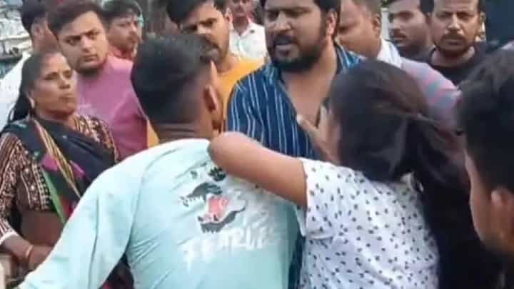 Video: ಗರ್ಲ್ಫ್ರೆಂಡ್ ಜತೆ ಸ್ಕೂಟಿಯಲ್ಲಿ ಸುತ್ತುತ್ತಿದ್ದ ಮಗ, ರಸ್ತೆಯಲ್ಲೇ ಇಬ್ಬರಿಗೂ ಬಿತ್ತು ಏಟು Video: ಗರ್ಲ್ಫ್ರೆಂಡ್ ಜತೆ ಸ್ಕೂಟಿಯಲ್ಲಿ ಸುತ್ತುತ್ತಿದ್ದ ಮಗ, ರಸ್ತೆಯಲ್ಲೇ ಇಬ್ಬರಿಗೂ ಬಿತ್ತು ಏಟು
