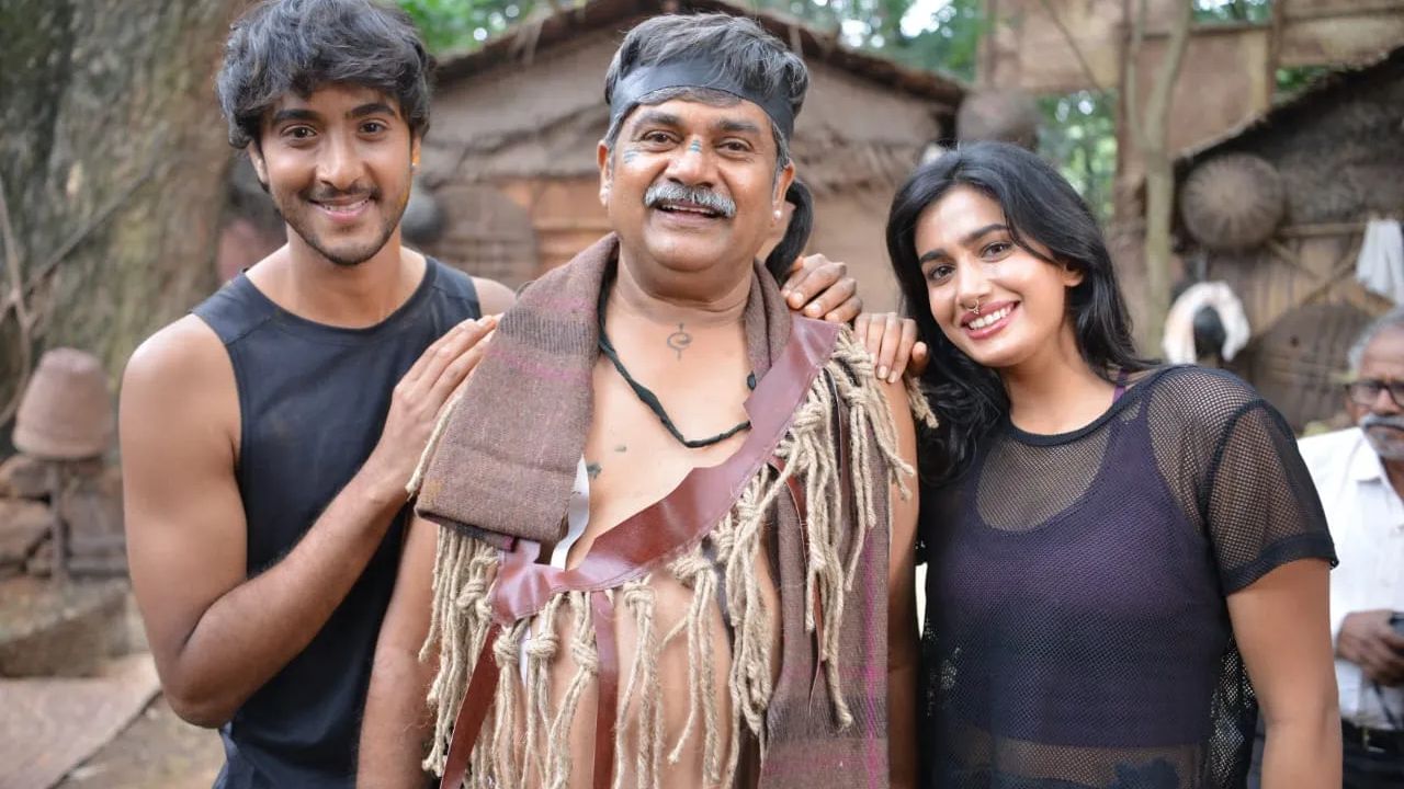 ಯೋಗರಾಜ್ ಭಟ್ ನಿರ್ದೇಶನ ಮಾಡಿ ಇ ಕೃಷ್ಣಪ್ಪ ನಿರ್ಮಾಣ ಮಾಡಿರುವ ‘ಮನದ ಕಡಲು’ ಸಿನಿಮಾ ಈ ವಾರ ಒಟಿಟಿಗೆ ಬಂದಿದೆ. ಅಮೆಜಾನ್ ಪ್ರೈಂ ಒಟಿಟಿಯಲ್ಲಿ ಈ ವಾರದಿಂದ ಭಾರತದಲ್ಲಿ ಈ ಸಿನಿಮಾ ವೀಕ್ಷಿಸಬಹುದಾಗಿದೆ. ಈ ಸಿನಿಮಾ ಚಿತ್ರಮಂದಿರದಲ್ಲಿ ಸಾಧಾರಣ ಯಶಸ್ಸು ಕಂಡಿತ್ತು. ಸಿನಿಮಾದ ಕೆಲ ಹಾಡುಗಳ ಹಿಟ್ ಆಗಿದ್ದವು.
