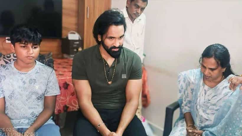 ಪಹಲ್ಗಾಮ್ ದಾಳಿ ಸಂಸ್ತ್ರರ ಕುಟುಂಬ ದತ್ತು ಪಡೆದ ನಟ, ಭೇಷ್ ಎಂದ ಅಭಿಮಾನಿಗಳು