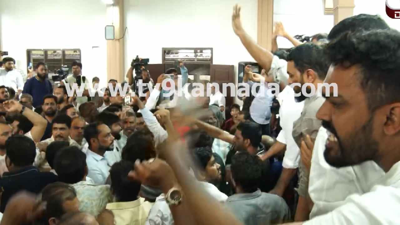 ಬಂಟ್ವಾಳ್ ರಹಿಮಾನ್ ಹತ್ಯೆ: ರಣಾಂಗಣವಾದ ಮುಸ್ಲಿಂ ಮುಖಂಡರ ಸಭೆ, ವಿಡಿಯೋ ನೋಡಿ ಬಂಟ್ವಾಳ್ ರಹಿಮಾನ್ ಹತ್ಯೆ: ರಣಾಂಗಣವಾದ ಮುಸ್ಲಿಂ ಮುಖಂಡರ ಸಭೆ, ವಿಡಿಯೋ ನೋಡಿ