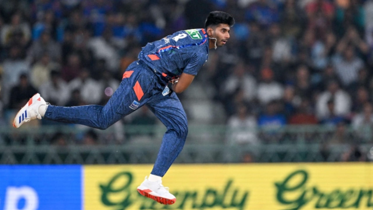 ಮೇಲೆ ಹೇಳಿದಂತೆ ಮಯಾಂಕ್ ಗಾಯಕ್ಕೆ ತುತ್ತಾಗುತ್ತಿರುವುದು ಇದೇ ಮೊದಲಲ್ಲ. ಕಳೆದ ವರ್ಷವೂ ಅವರು ಕೇವಲ 4 ಪಂದ್ಯಗಳನ್ನು ಆಡಿದ ನಂತರ ಗಾಯಗೊಂಡಿದ್ದರು. ಈ ಕಾರಣದಿಂದಾಗಿ ಅವರು ಇಡೀ ಟೂರ್ನಿಯಿಂದ ಹೊರಗುಳಿದಿದ್ದರು. 