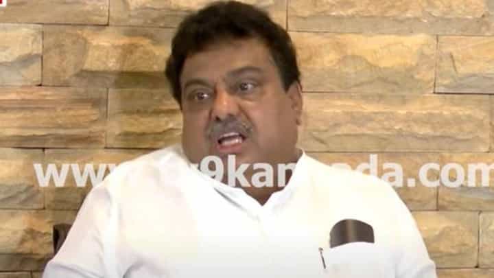 ಎಲ್ಲ ಧರ್ಮಗಳನ್ನು ಸಮಾನವಾಗಿ ಕಾಣುವ ಕಾಂಗ್ರೆಸ್ನಲ್ಲಿ ಯತ್ನಾಳ್ರನ್ನು ಸೇರಿಸಿಕೊಳ್ಳೋದು ದುಸ್ಸಾಧ್ಯ: ಎಂಬಿ ಪಾಟೀಲ್ ಎಲ್ಲ ಧರ್ಮಗಳನ್ನು ಸಮಾನವಾಗಿ ಕಾಣುವ ಕಾಂಗ್ರೆಸ್ನಲ್ಲಿ ಯತ್ನಾಳ್ರನ್ನು ಸೇರಿಸಿಕೊಳ್ಳೋದು ದುಸ್ಸಾಧ್ಯ: ಎಂಬಿ ಪಾಟೀಲ್