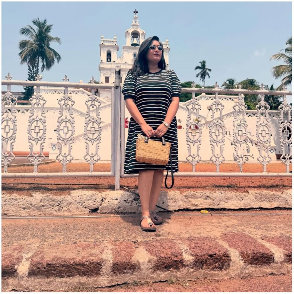 ನಟಿ ಮೇಘನಾ ರಾಜ್ ಅವರು ಬೇಸಿಗೆ ರಜವನ್ನು ಗೋವಾದಲ್ಲಿ ಕಳೆಯುತ್ತಿದ್ದಾರೆ. ಮಗ ರಾಯನ್ ಹಾಗೂ ತಾಯಿ ಜೊತೆ ಅವರು ಗೋವಾ ಬೀದಿ ಹಾಗೂ ಬೀಚ್​ಗಳಲ್ಲಿ ಸುತ್ತಾಟ ನಡೆಸುತ್ತಿದ್ದಾರೆ. ಈ ಸಂದರ್ಭದ ಫೋಟೋ ವೈರಲ್ ಆಗಿ ಗಮನ ಸೆಳೆದಿದೆ.