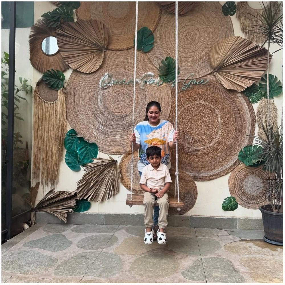 ಚಿರಂಜೀವಿ ಸರ್ಜಾ ನಿಧನ ಹೊಂದುವಾಗ ಮೇಘನಾ ಪ್ರೆಗ್ನೆಂಟ್ ಆಗಿದ್ದರು. ಆ ಬಳಿಕ ಅವರಿಗೆ ಮಗ ರಾಯನ್ ಜನಿಸಿದ. ಮಗನನ್ನು ತುಂಬಾನೇ ಪ್ರೀತಿಯಿಂದ ಬೆಳೆಸುವ ಕಾರ್ಯವನ್ನು ಅವರು ಮಾಡುತ್ತಿದ್ದಾರೆ. ಮಗನ ಖುಷಿಗಾಗಿ ಏನು ಮಾಡಲು ಬೇಕಿದ್ದರೂ ಅವರು ರೆಡಿ ಇದ್ದಾರೆ.