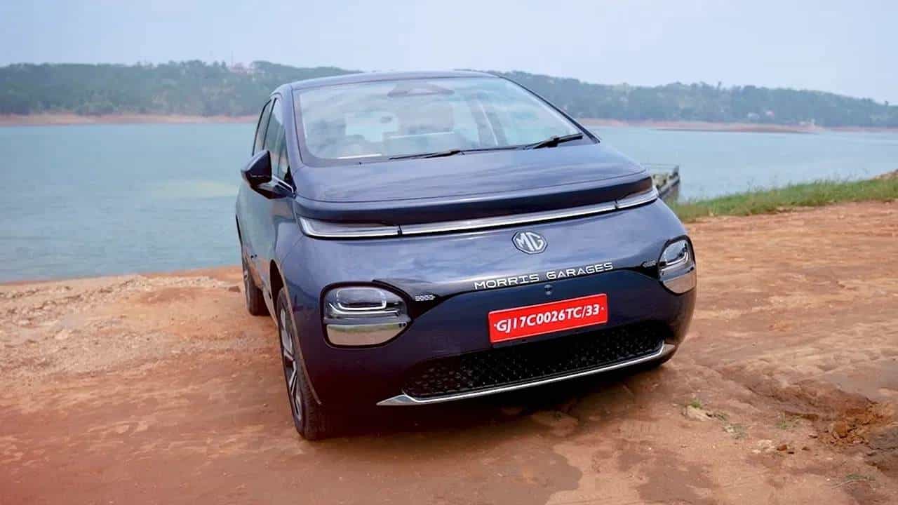 Car Review: ಒಂದೇ ಚಾರ್ಜ್ನಲ್ಲಿ 449 ಕಿ.ಮೀ. ಚಲಿಸುತ್ತೆ: MG ವಿಂಡ್ಸರ್ ಪ್ರೊ ಎಲೆಕ್ಟ್ರಿಕ್ ಕಾರಿನ ವಿಮರ್ಶೆ ಇಲ್ಲಿದೆ ನೋಡಿ Car Review: ಒಂದೇ ಚಾರ್ಜ್ನಲ್ಲಿ 449 ಕಿ.ಮೀ. ಚಲಿಸುತ್ತೆ: MG ವಿಂಡ್ಸರ್ ಪ್ರೊ ಎಲೆಕ್ಟ್ರಿಕ್ ಕಾರಿನ ವಿಮರ್ಶೆ ಇಲ್ಲಿದೆ ನೋಡಿ