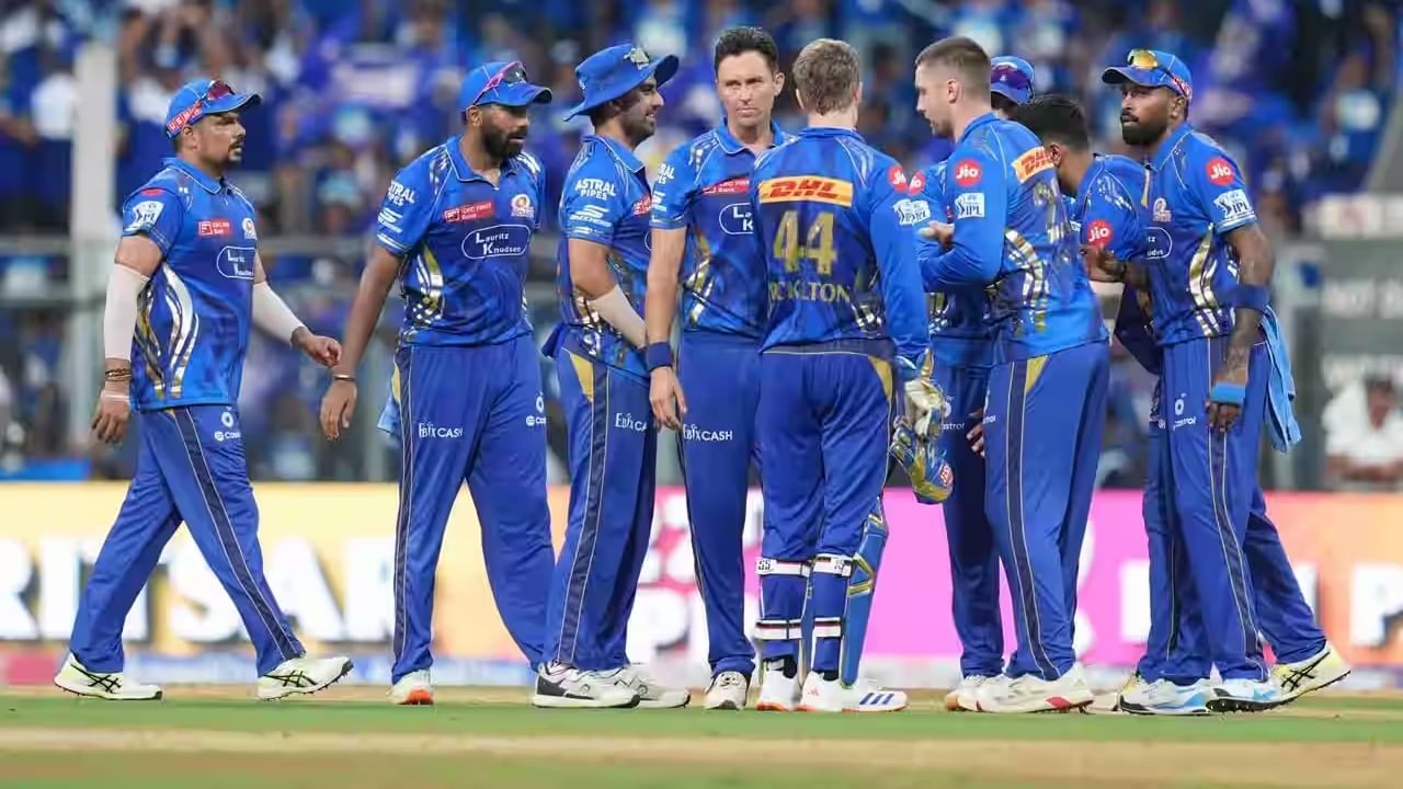 ಇನ್ನು ಮುಂಬೈ ಇಂಡಿಯನ್ಸ್ ತಂಡ ಕೂಡ ಪ್ಲೇಆಫ್ ಸುತ್ತಿಗೆ ಪ್ರವೇಶಿಸುವುದು ಖಚಿತ ಎಂದಿದ್ದಾರೆ. ಹಾರ್ದಿಕ್ ಪಾಂಡ್ಯ ಮುಂದಾಳತ್ವದಲ್ಲಿ ಮುಂಬೈ ಇಂಡಿಯನ್ಸ್ ಅತ್ಯುತ್ತಮ ಪ್ರದರ್ಶನ ನೀಡುತ್ತಿದೆ. ಹೀಗಾಗಿ ಮುಂಬೈ ಪಡೆಯು ಕೂಡ ಉಳಿದ ಪಂದ್ಯಗಳ ಮೂಲಕ ಪ್ಲೇಆಫ್ಗೇರಲಿದೆ ಎಂದು ಮಾರ್ಕ್ ಬೌಚರ್ ಭವಿಷ್ಯ ನುಡಿದಿದ್ದಾರೆ.