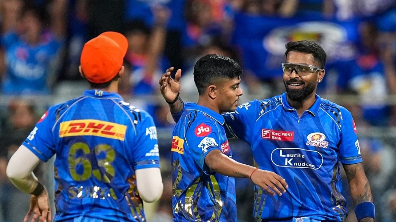 ಇದೀಗ ನಾಳೆ ನಡೆಯಲ್ಲಿರುವ ಕ್ವಾಲಿಫೈಯರ್-2 ರಲ್ಲಿ ಮುಂಬೈ ಇಂಡಿಯನ್ಸ್, ಪಂಜಾಬ್ ತಂಡವನ್ನು ಸೋಲಿಸುವುದು ಸುಲಭವಲ್ಲ. ಐಪಿಎಲ್‌ನಲ್ಲಿ ಉಭಯ ತಂಡಗಳ ನಡುವೆ ಒಟ್ಟು 33 ಪಂದ್ಯಗಳು ನಡೆದಿದ್ದು, ಅದರಲ್ಲಿ ಮುಂಬೈ ತಂಡ 17 ಪಂದ್ಯಗಳಲ್ಲಿ ಗೆದ್ದಿದ್ದರೆ, 16 ಪಂದ್ಯಗಳಲ್ಲಿ ಸೋಲು ಅನುಭವಿಸಿದೆ. ಈ ಬಾರಿಯೂ ಲೀಗ್ ಹಂತದಲ್ಲಿ ಪಂಜಾಬ್ ವಿರುದ್ಧದ ಪಂದ್ಯವನ್ನು ಗೆಲ್ಲಲು ಮುಂಬೈಗೆ ಸಾಧ್ಯವಾಗಲಿಲ್ಲ. 
