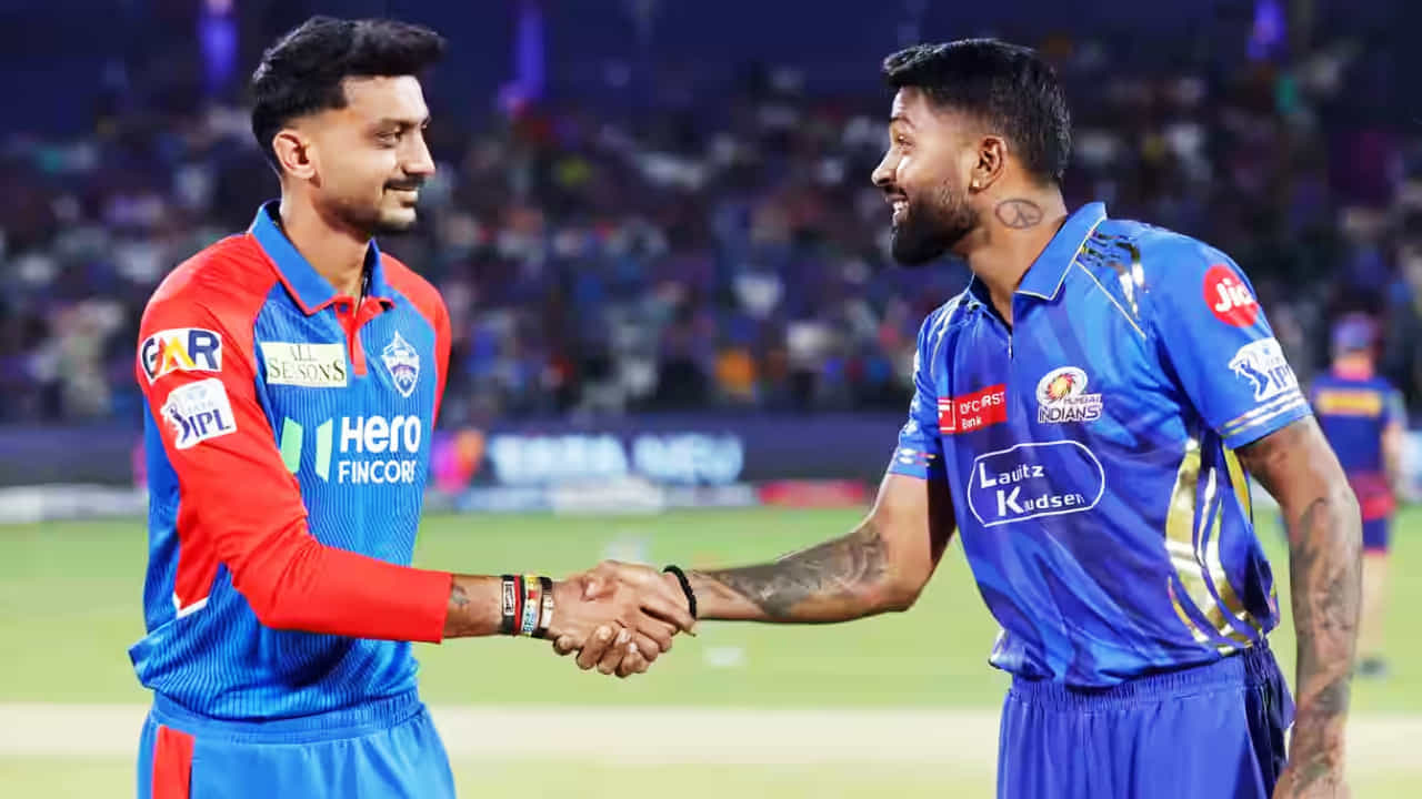 IPL 2025: ಇಂಡಿಯನ್ ಪ್ರೀಮಿಯರ್ ಲೀಗ್ನ ಮೊದಲ ಸುತ್ತಿನ ಪಂದ್ಯಗಳು ಮುಕ್ತಾಯದ ಹಂತಕ್ಕೆ ಬಂದು ನಿಂತಿದೆ. ಈಗಾಗಲೇ 61 ಪಂದ್ಯಗಳು ಮುಗಿದಿದ್ದು, ಇನ್ನುಳಿದಿರುವುದು ಕೇವಲ 9 ಪಂದ್ಯಗಳು ಮಾತ್ರ. ಈ 9 ಮ್ಯಾಚ್ಗಳ ನಡುವೆ ಮುಂಬೈ ಇಂಡಿಯನ್ಸ್ (MI) ಹಾಗೂ ಡೆಲ್ಲಿ ಕ್ಯಾಪಿಟಲ್ಸ್ (DC) ನಡುವಣ ಪ್ಲೇಆಫ್ ಭವಿಷ್ಯ ನಿರ್ಧಾರವಾಗಲಿದೆ.