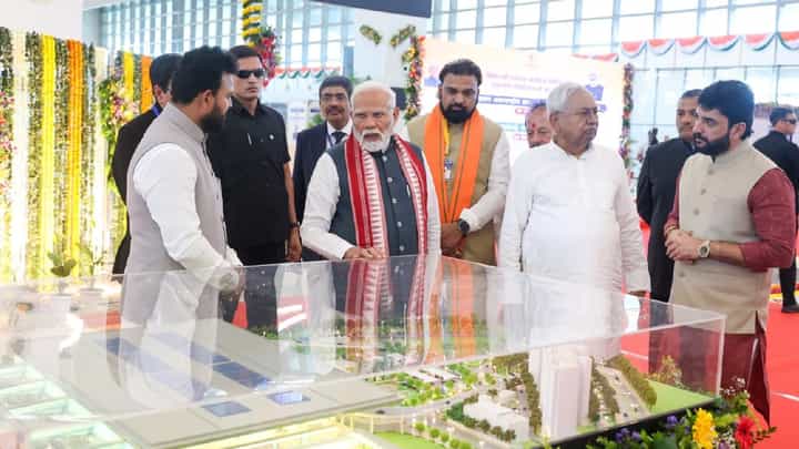 ಪಾಟ್ನಾ ವಿಮಾನ ನಿಲ್ದಾಣದಲ್ಲಿ 1,200 ಕೋಟಿ ವೆಚ್ಚದ ಟರ್ಮಿನಲ್ ಉದ್ಘಾಟಿಸಿದ ಮೋದಿ ಪಾಟ್ನಾ ವಿಮಾನ ನಿಲ್ದಾಣದಲ್ಲಿ 1,200 ಕೋಟಿ ವೆಚ್ಚದ ಟರ್ಮಿನಲ್ ಉದ್ಘಾಟಿಸಿದ ಮೋದಿ