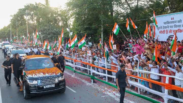 ಪಾಟ್ನಾದಲ್ಲಿ ಪ್ರಧಾನಿ ನರೇಂದ್ರ ಮೋದಿ ಬೃಹತ್ ರೋಡ್ ಶೋ ಪಾಟ್ನಾದಲ್ಲಿ ಪ್ರಧಾನಿ ನರೇಂದ್ರ ಮೋದಿ ಬೃಹತ್ ರೋಡ್ ಶೋ