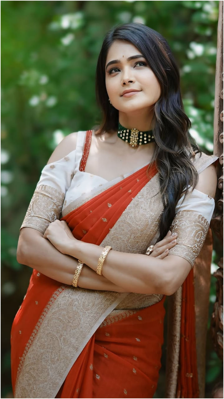 ಹಲವು ಬಗೆಯಲ್ಲಿ ಫೋಟೋಶೂಟ್ ಮಾಡಿಸಿ ಮೋಕ್ಷಿತಾ ಮಿಂಚುತ್ತಿದ್ದಾರೆ.