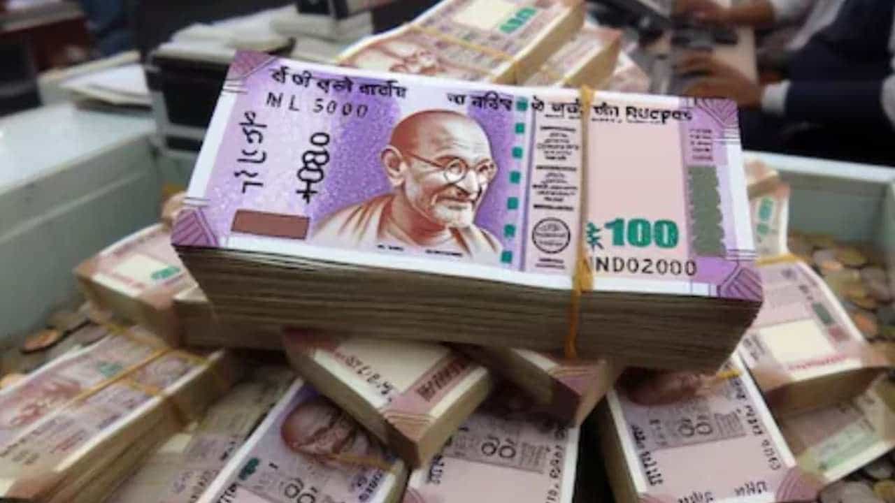 Deposit Insurance: ಬ್ಯಾಂಕ್ ಬಿದ್ದರೂ ಮುಳಗಲ್ಲ ನಿಮ್ಮ ಹಣ; ಇನ್ಷೂರೆನ್ಸ್ ಗ್ಯಾರಂಟಿಯನ್ನು 10 ಲಕ್ಷ ರೂಗೆ ಏರಿಸಲಿದೆ ಸರ್ಕಾರ Deposit Insurance: ಬ್ಯಾಂಕ್ ಬಿದ್ದರೂ ಮುಳಗಲ್ಲ ನಿಮ್ಮ ಹಣ; ಇನ್ಷೂರೆನ್ಸ್ ಗ್ಯಾರಂಟಿಯನ್ನು 10 ಲಕ್ಷ ರೂಗೆ ಏರಿಸಲಿದೆ ಸರ್ಕಾರ
