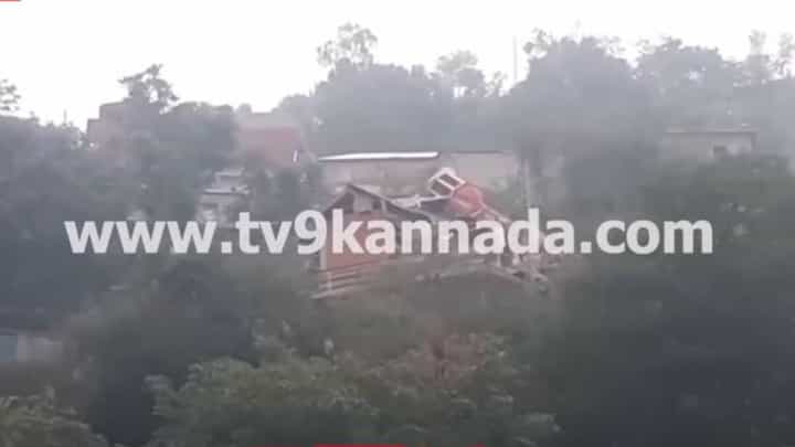 Operation Sindoor: ಭಾರತದ ಕ್ಷಿಪಣಿ ದಾಳಿಗೆ ಪಾಕಿಸ್ತಾನ ಮುಡ್ರಿಕೆ ನಗರದ ಮಸೀದಿಯೊಂದು ನೆಲಸಮ Operation Sindoor: ಭಾರತದ ಕ್ಷಿಪಣಿ ದಾಳಿಗೆ ಪಾಕಿಸ್ತಾನ ಮುಡ್ರಿಕೆ ನಗರದ ಮಸೀದಿಯೊಂದು ನೆಲಸಮ