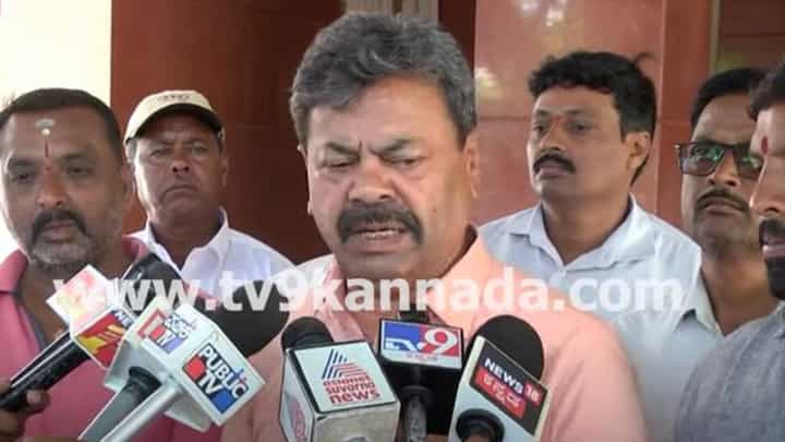 ಪಹಲ್ಗಾಮ್ ಉಗ್ರರ ದಾಳಿ ವಿಷಯದಲ್ಲಿ ಕಾಂಗ್ರೆಸ್ ನಾಯಕರು ಮನಬಂದಂತೆ ಹೇಳಿಕೆ ನೀಡುತ್ತಿದ್ದಾರೆ: ರೇಣುಕಾಚಾರ್ಯ ಪಹಲ್ಗಾಮ್ ಉಗ್ರರ ದಾಳಿ ವಿಷಯದಲ್ಲಿ ಕಾಂಗ್ರೆಸ್ ನಾಯಕರು ಮನಬಂದಂತೆ ಹೇಳಿಕೆ ನೀಡುತ್ತಿದ್ದಾರೆ: ರೇಣುಕಾಚಾರ್ಯ