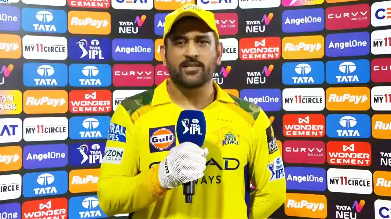 ಈ ಗೆಲುವಿನ ಬಳಿಕ ಮಾತನಾಡಿದ ಮಹೇಂದ್ರ ಸಿಂಗ್ ಧೋನಿ, ತಾನು ನಿವೃತ್ತಿ ಅಂಚಿನಲ್ಲಿರುವುದನ್ನು ಬಹಿರಂಗಪಡಿಸಿದ್ದಾರೆ. ಆದರೆ ಅದು ಸದ್ಯಕ್ಕಿಲ್ಲ ಎಂಬುದನ್ನು ಸಹ ಸ್ಪಷ್ಟಪಡಿಸಿದ್ದಾರೆ. ಈಗ ನನಗೆ 43 ವರ್ಷ. ಇದನ್ನು ನೀವು ಮರೆಯಬೇಡಿ ಎಂದು ಮಹೇಂದ್ರ ಸಿಂಗ್ ಧೋನಿ ಹೇಳಿದ್ದಾರೆ.
